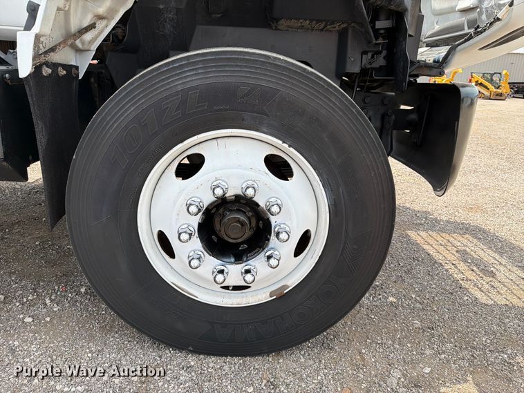image for item FB5009 2002 Chevrolet C6500 box truck