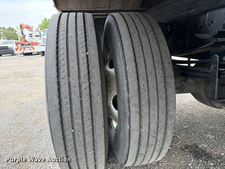 image for item FB5009 2002 Chevrolet C6500 box truck