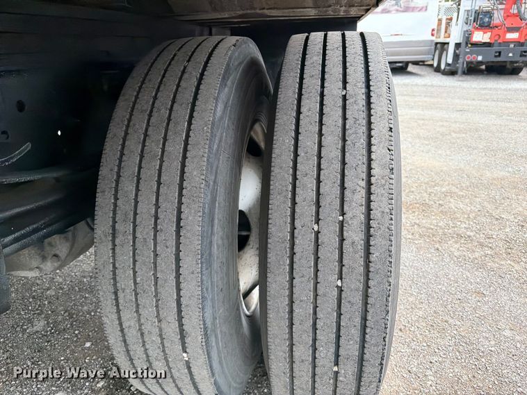 image for item FB5009 2002 Chevrolet C6500 box truck