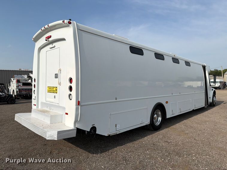 image for item FB5016 2009 Freightliner Business Class M2 bus