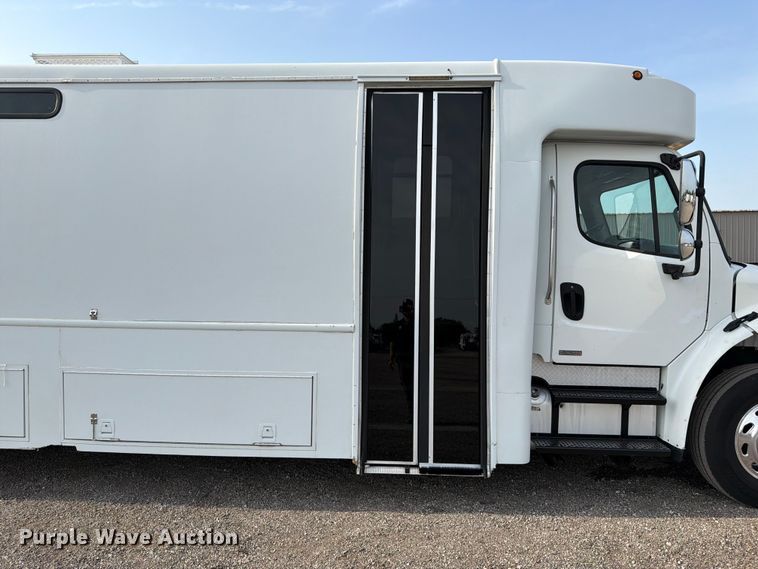 image for item FB5016 2009 Freightliner Business Class M2 bus