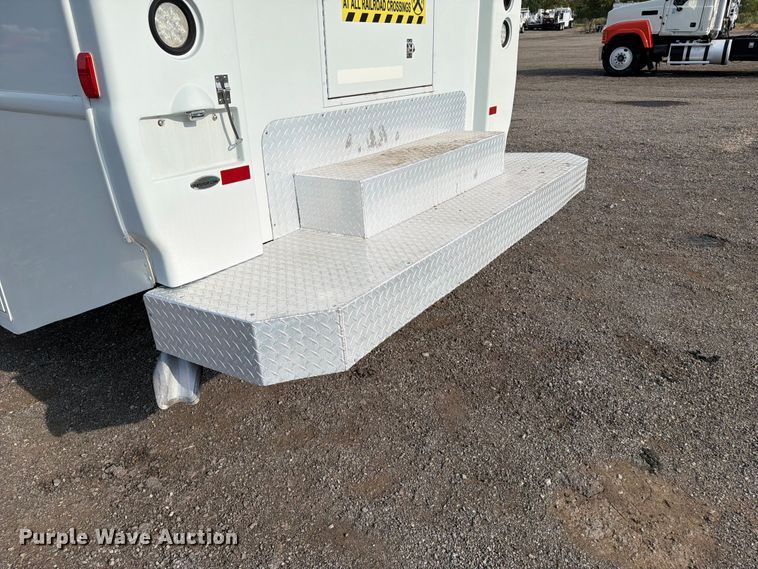 image for item FB5016 2009 Freightliner Business Class M2 bus