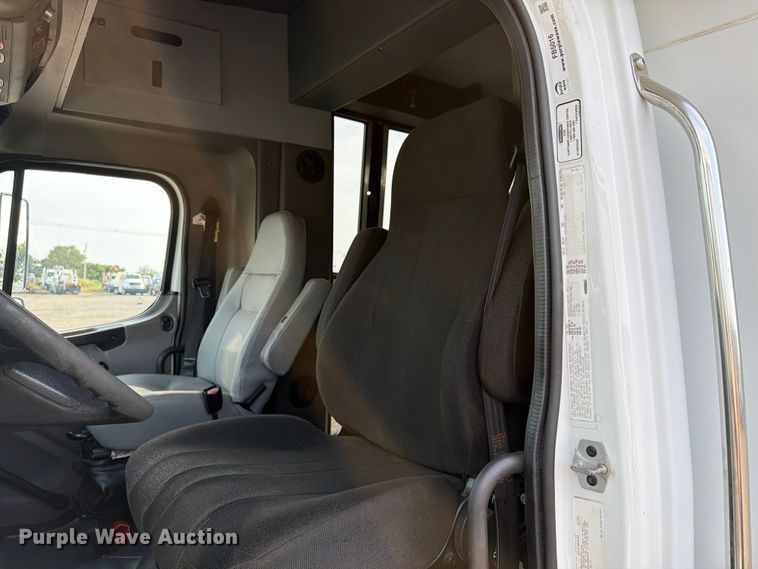 image for item FB5016 2009 Freightliner Business Class M2 bus