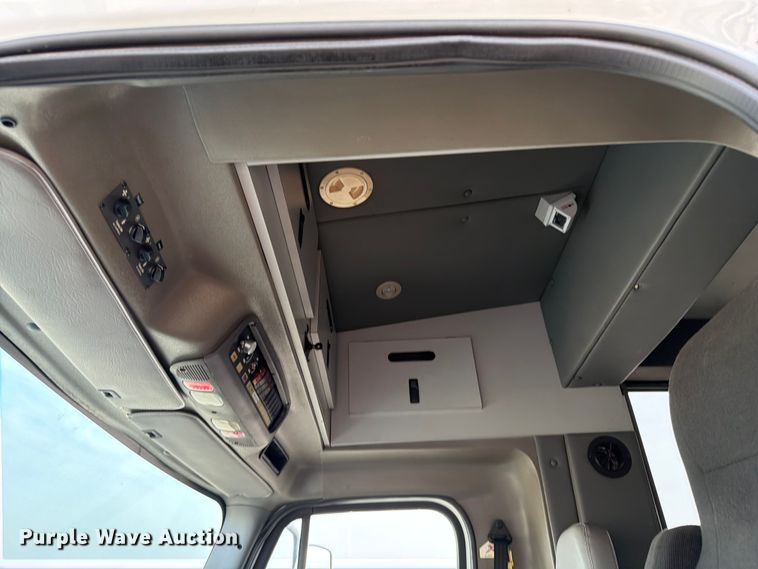 image for item FB5016 2009 Freightliner Business Class M2 bus