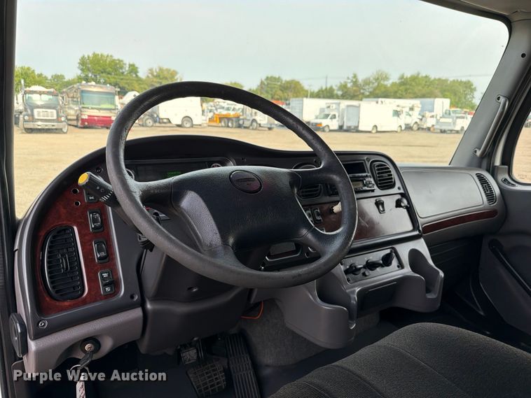 image for item FB5016 2009 Freightliner Business Class M2 bus
