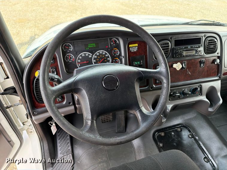 image for item FB5016 2009 Freightliner Business Class M2 bus