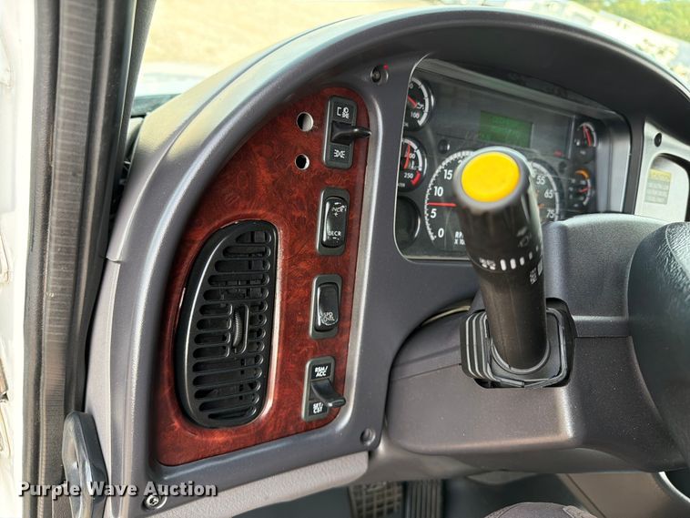 image for item FB5016 2009 Freightliner Business Class M2 bus