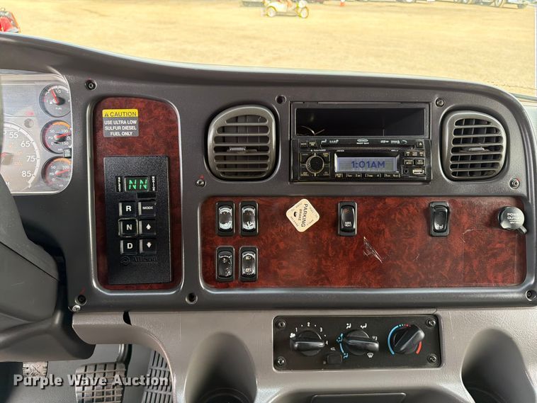 image for item FB5016 2009 Freightliner Business Class M2 bus