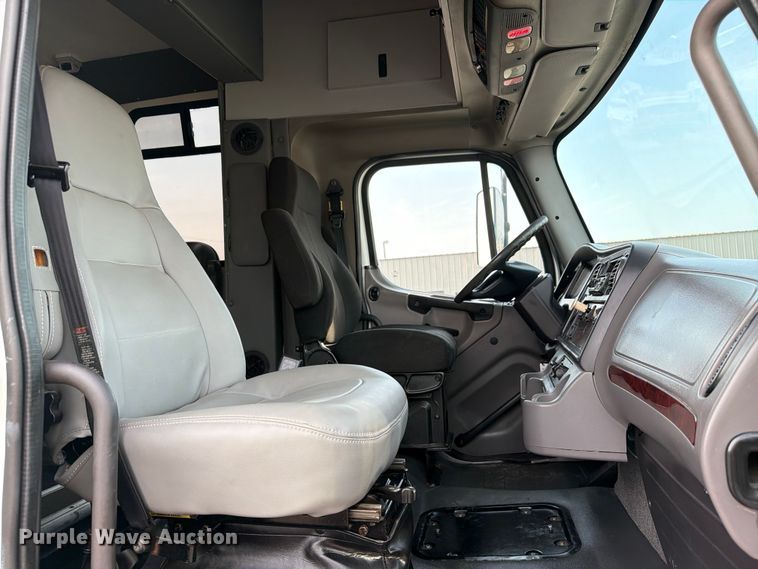 image for item FB5016 2009 Freightliner Business Class M2 bus