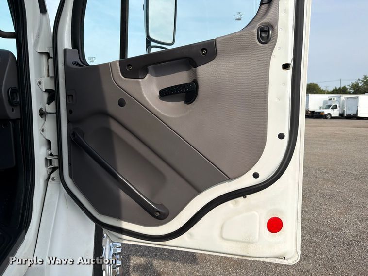 image for item FB5016 2009 Freightliner Business Class M2 bus