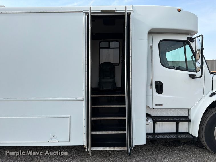 image for item FB5016 2009 Freightliner Business Class M2 bus