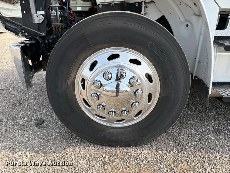 image for item FB5016 2009 Freightliner Business Class M2 bus