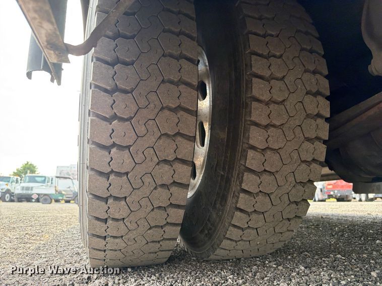 image for item FB5016 2009 Freightliner Business Class M2 bus