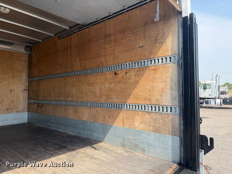 image for item FB5018 2002 GMC W4500 box truck
