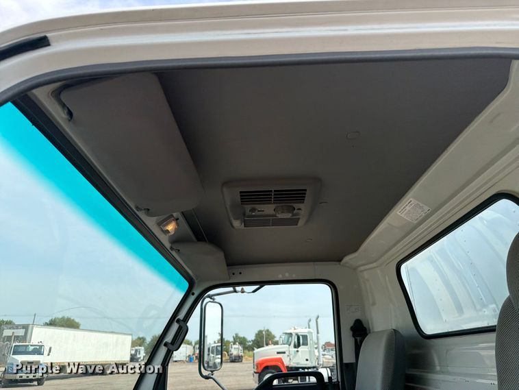 image for item FB5018 2002 GMC W4500 box truck