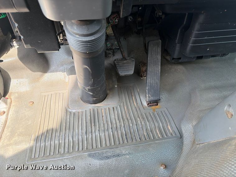 image for item FB5018 2002 GMC W4500 box truck