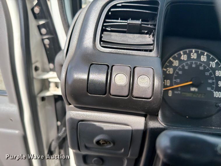 image for item FB5018 2002 GMC W4500 box truck