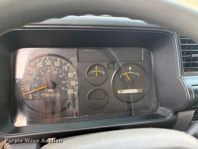 image for item FB5018 2002 GMC W4500 box truck