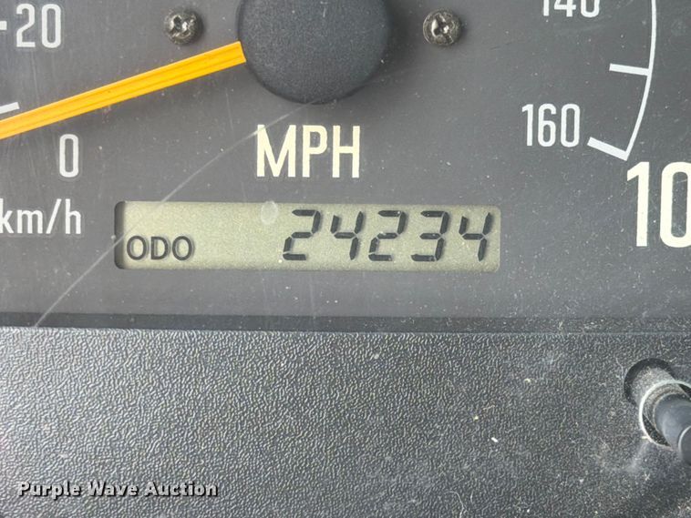 image for item FB5018 2002 GMC W4500 box truck