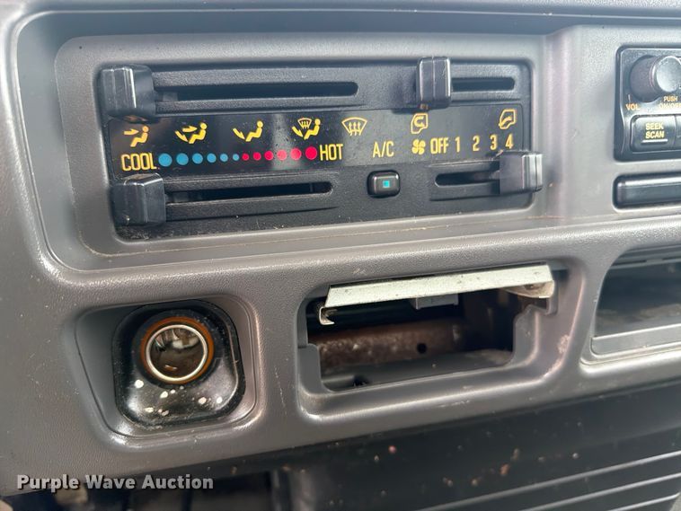 image for item FB5018 2002 GMC W4500 box truck