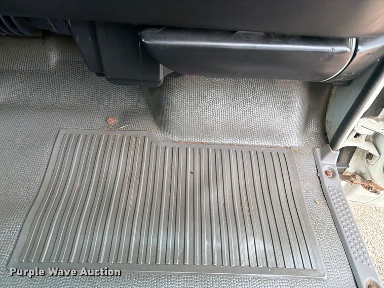 image for item FB5018 2002 GMC W4500 box truck