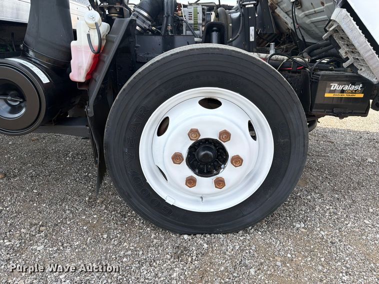 image for item FB5018 2002 GMC W4500 box truck
