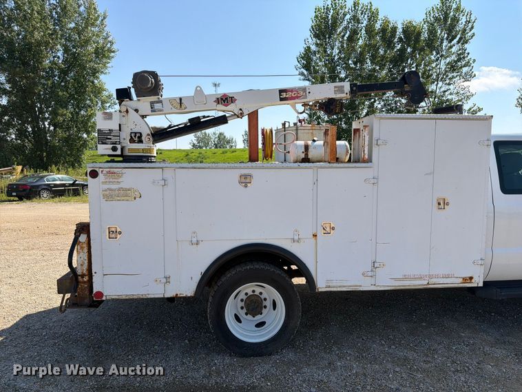 image for item FB5899 2016 Ford F550 Super Duty Ext. Cab utility / service truck