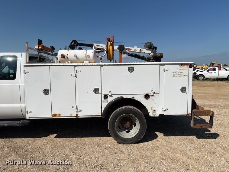 image for item FB5899 2016 Ford F550 Super Duty Ext. Cab utility / service truck