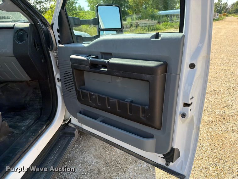 image for item FB5899 2016 Ford F550 Super Duty Ext. Cab utility / service truck