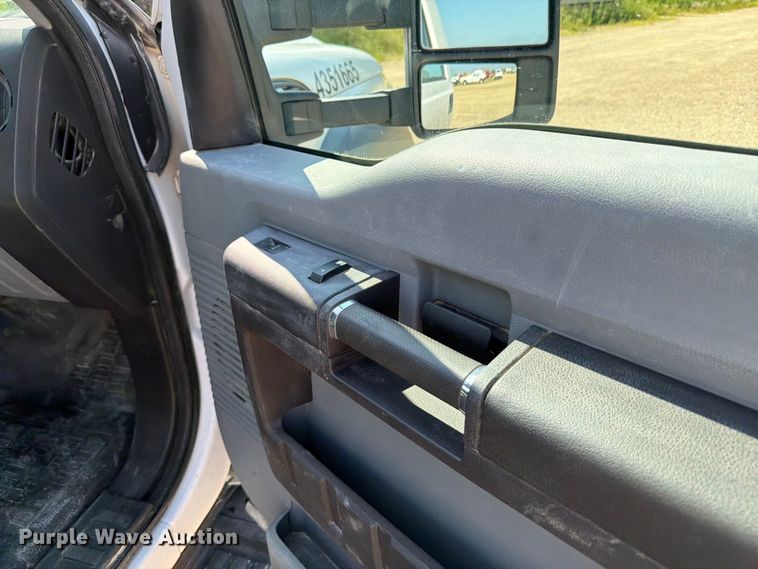 image for item FB5899 2016 Ford F550 Super Duty Ext. Cab utility / service truck
