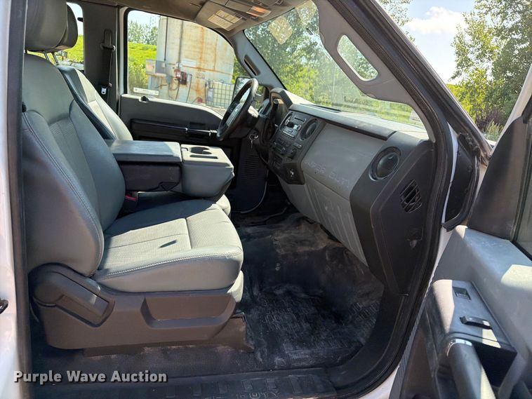 image for item FB5899 2016 Ford F550 Super Duty Ext. Cab utility / service truck