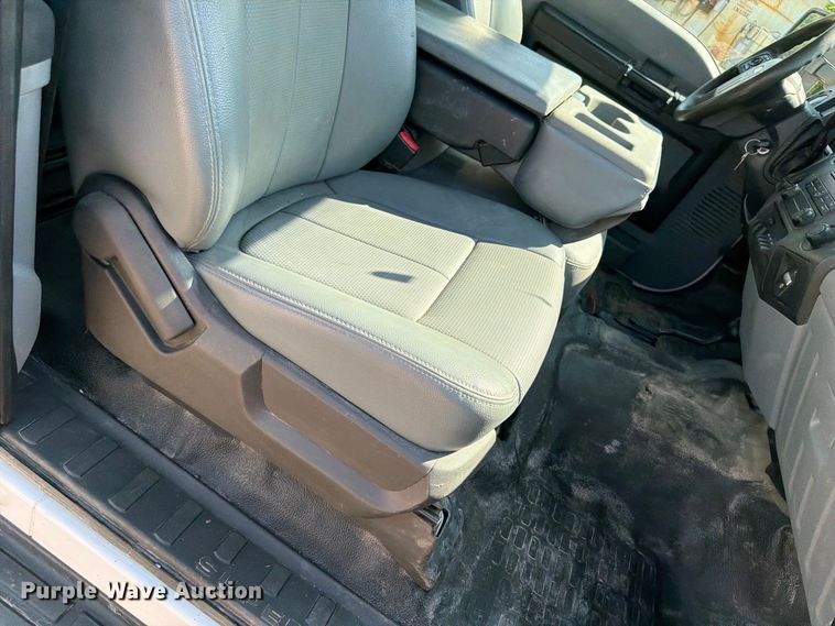 image for item FB5899 2016 Ford F550 Super Duty Ext. Cab utility / service truck