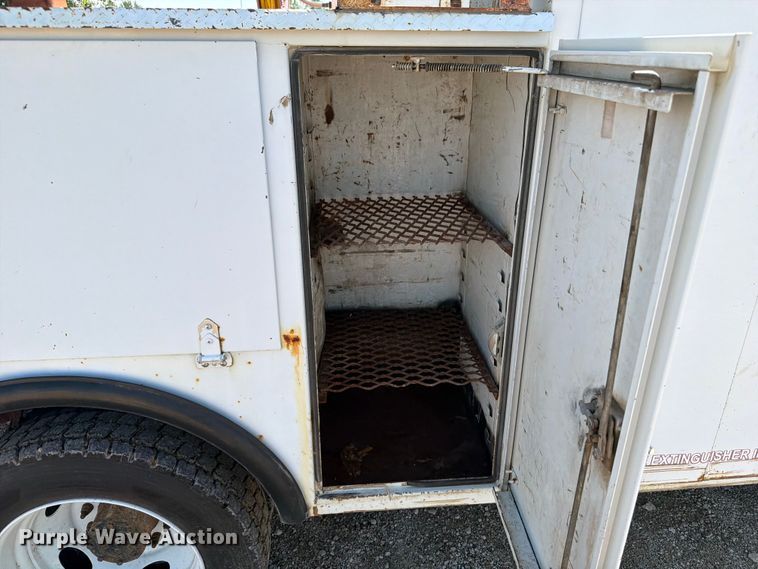 image for item FB5899 2016 Ford F550 Super Duty Ext. Cab utility / service truck