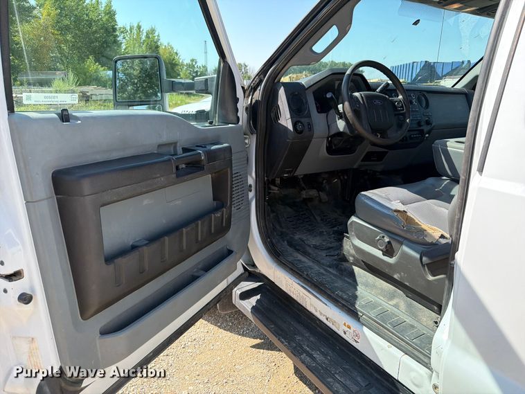 image for item FB5899 2016 Ford F550 Super Duty Ext. Cab utility / service truck