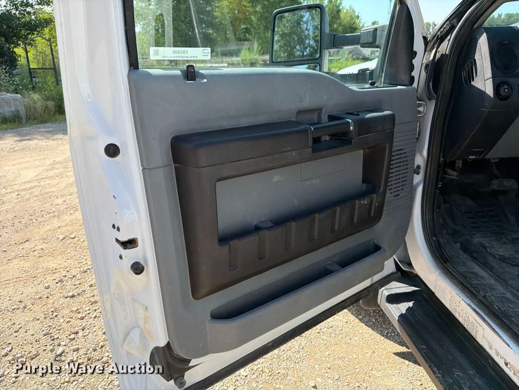 image for item FB5899 2016 Ford F550 Super Duty Ext. Cab utility / service truck