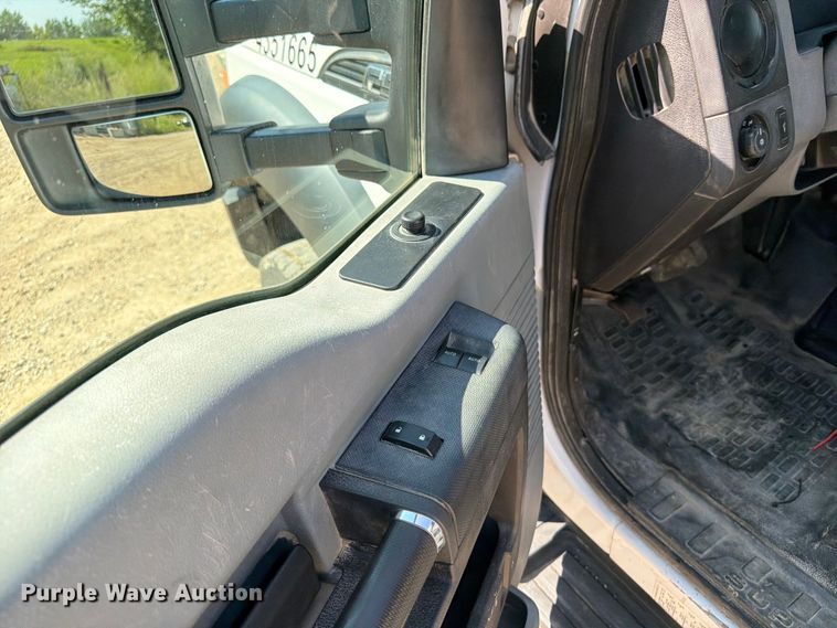 image for item FB5899 2016 Ford F550 Super Duty Ext. Cab utility / service truck