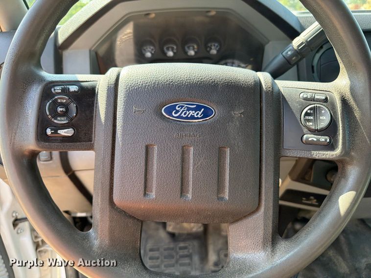 image for item FB5899 2016 Ford F550 Super Duty Ext. Cab utility / service truck