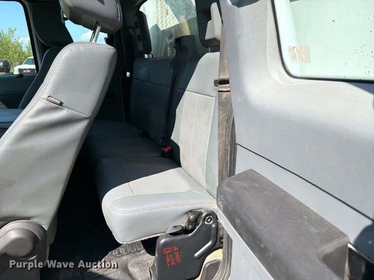 image for item FB5899 2016 Ford F550 Super Duty Ext. Cab utility / service truck