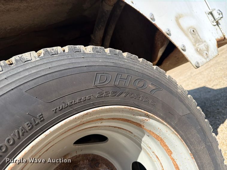 image for item FB5899 2016 Ford F550 Super Duty Ext. Cab utility / service truck
