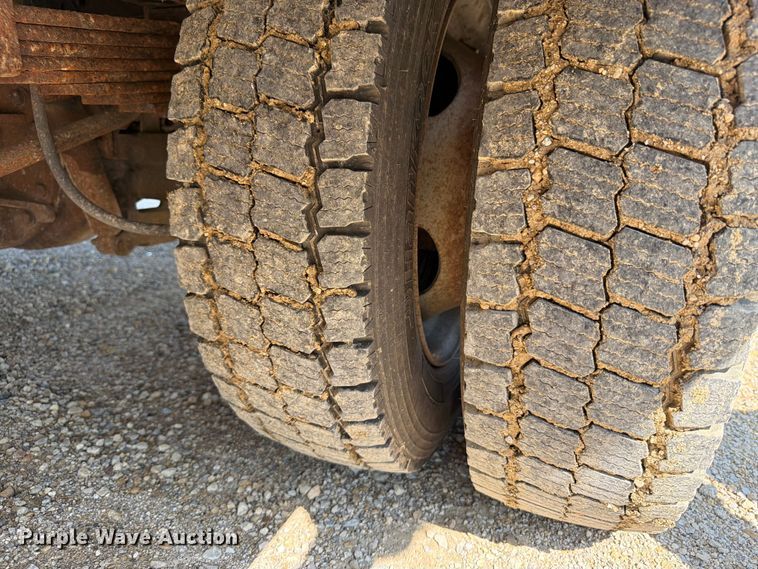 image for item FB5899 2016 Ford F550 Super Duty Ext. Cab utility / service truck