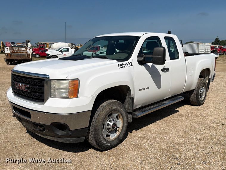 2011 GMC Sierra 2500HD Ext. Cab pickup truck