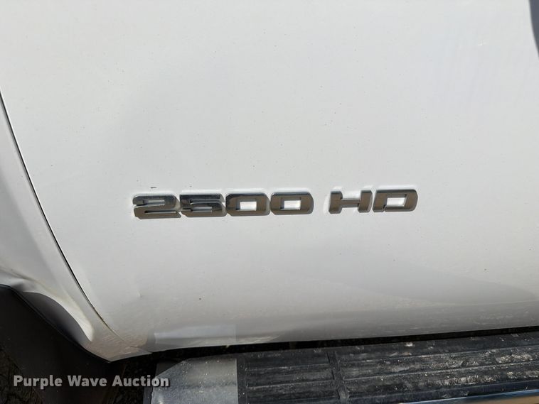 image for item FB5900 2011 GMC Sierra 2500HD Ext. Cab pickup truck