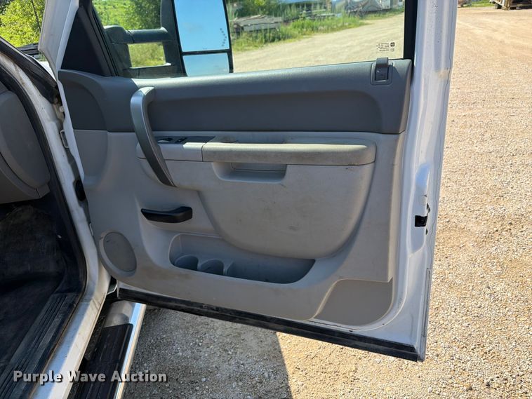 image for item FB5900 2011 GMC Sierra 2500HD Ext. Cab pickup truck