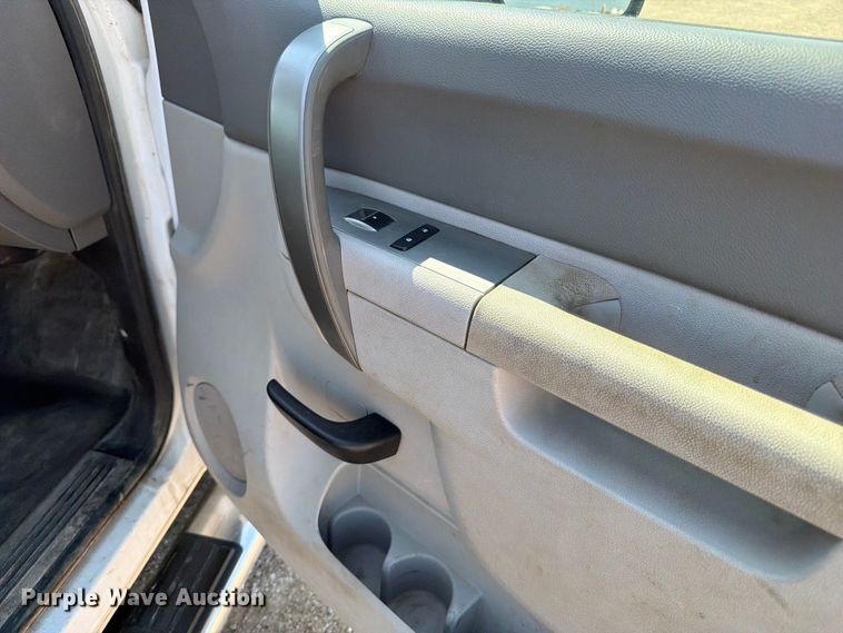 image for item FB5900 2011 GMC Sierra 2500HD Ext. Cab pickup truck
