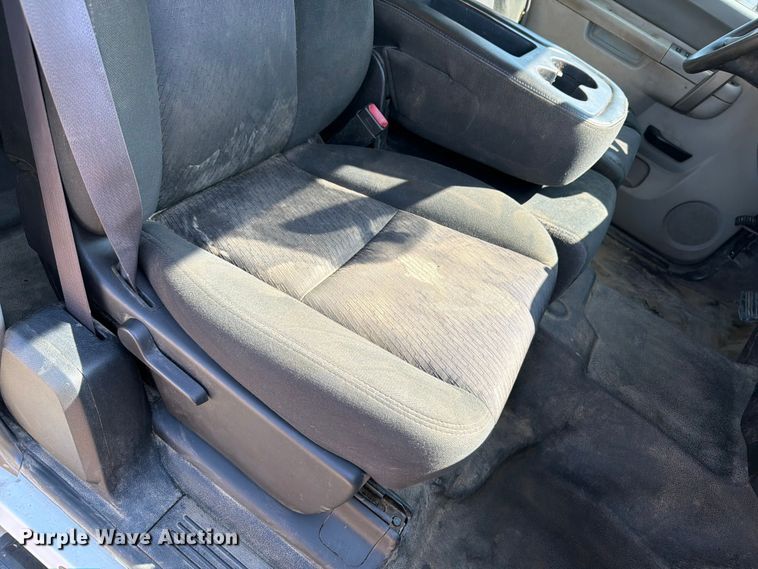 image for item FB5900 2011 GMC Sierra 2500HD Ext. Cab pickup truck
