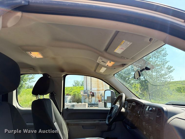 image for item FB5900 2011 GMC Sierra 2500HD Ext. Cab pickup truck