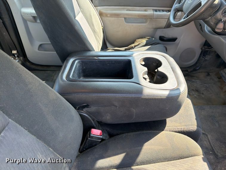 image for item FB5900 2011 GMC Sierra 2500HD Ext. Cab pickup truck