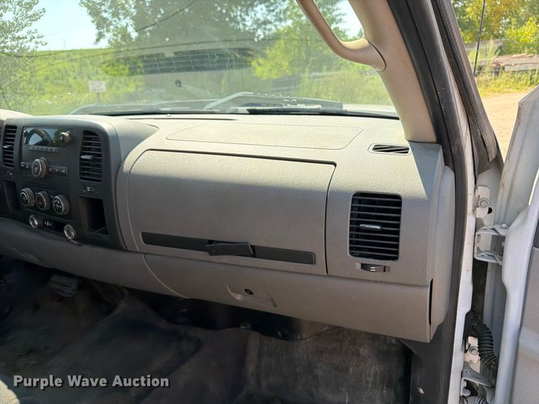 image for item FB5900 2011 GMC Sierra 2500HD Ext. Cab pickup truck