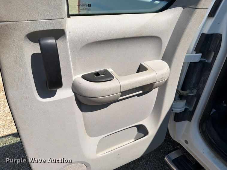 image for item FB5900 2011 GMC Sierra 2500HD Ext. Cab pickup truck
