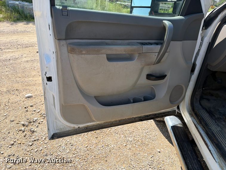 image for item FB5900 2011 GMC Sierra 2500HD Ext. Cab pickup truck
